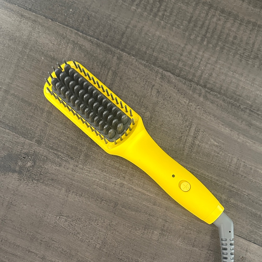 Drybar Yellow ceramic straightening heated brush